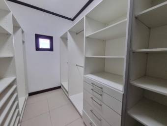 Se vende espaciosa casa en Tres Ríos Cartago 26-171