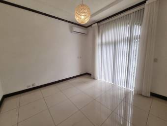 Se vende espaciosa casa en Tres Ríos Cartago 26-171