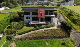 Casa en la montaña San Rafael de Heredia