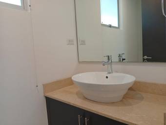 Espacio y Plusvalía Casa de 3 Niveles y 4 Habitaciones en Pozos de Santa Ana