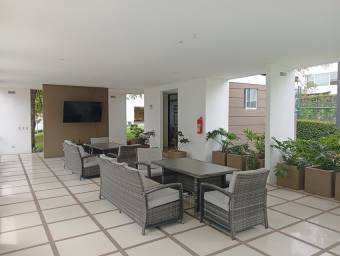 Espacio y Plusvalía Casa de 3 Niveles y 4 Habitaciones en Pozos de Santa Ana