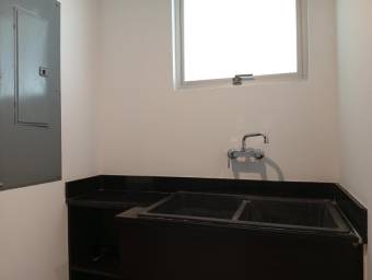 Espacio y Plusvalía Casa de 3 Niveles y 4 Habitaciones en Pozos de Santa Ana