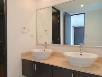 Espacio y Plusvalía Casa de 3 Niveles y 4 Habitaciones en Pozos de Santa Ana