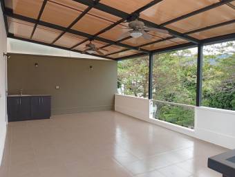 Espacio y Plusvalía Casa de 3 Niveles y 4 Habitaciones en Pozos de Santa Ana