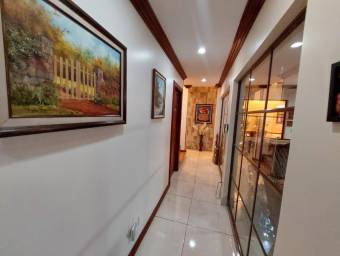 Venta de Casa Esquinera en Bello Horizonte-Escazú. RAH 26-1351