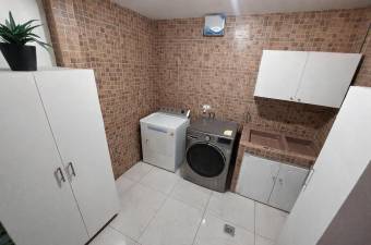 Se vende espaciosa casa en Escazú San José 26-1351