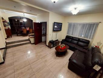 Se vende casa en San Rafael Escazú 26-1355