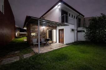 Se vende casa en San Rafael Escazú 26-1355