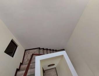 Se vende casa en San Rafael Escazú 26-1355