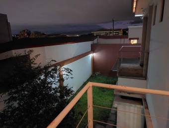 Se vende casa en San Rafael Escazú 26-1355