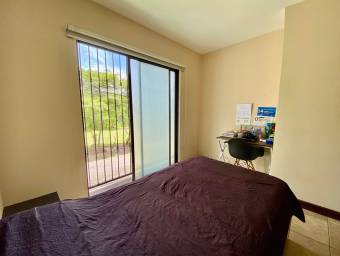 Vida Urbana y Confort Casa de 3 Habitaciones  Ático en Centro de Santa Ana.