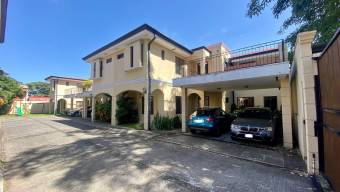 Privacidad y Estilo Casa en Condominio Boutique de solo 6 Unidades