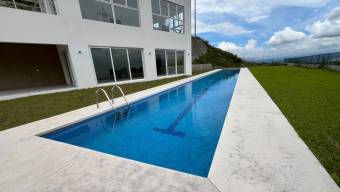 Arquitectura de Vanguardia Casa con Vistas al Valle, Piscina y Cocina Gourmet