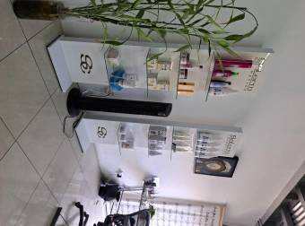 Salon de belleza, 7 años de actividad, equipado y cartera de clientes 