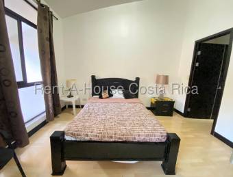 Se alquila apartamento con mucha luz natural en Santa Ana San José 26-1415