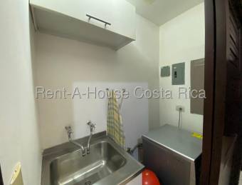 Se alquila apartamento con mucha luz natural en Santa Ana San José 26-1415