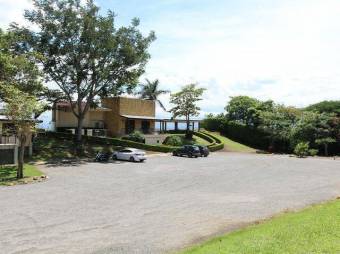 Se alquila apartamento con mucha luz natural en Santa Ana San José 26-1415