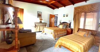 Venta propiedad amplia uso suelo mixto Santo Domingo Heredia