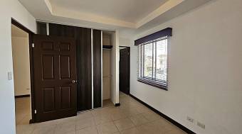 Se vende casa con patio en La Trinidad Moravia 26-569