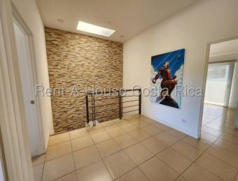 Se vende espaciosa casa en Brasil Santa Ana 26-1429