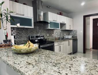 Elegancia y Exclusividad Casa Amueblada en el Corazón de Escazú