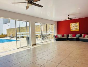 Elegancia y Exclusividad Casa Amueblada en el Corazón de Escazú