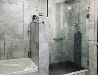 Elegancia y Exclusividad Casa Amueblada en el Corazón de Escazú