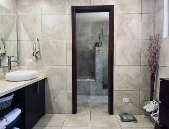 Elegancia y Exclusividad Casa Amueblada en el Corazón de Escazú