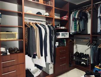 Elegancia y Exclusividad Casa Amueblada en el Corazón de Escazú