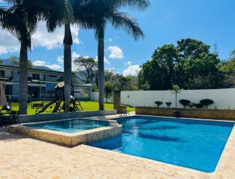 Elegancia y Exclusividad Casa Amueblada en el Corazón de Escazú