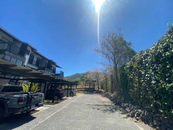 Venta de Townhouse de 3 Niveles en Piedades de Santa Ana. RAH 26-1396