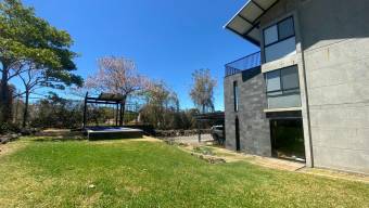 Venta de Townhouse de 3 Niveles en Piedades de Santa Ana. RAH 26-1396