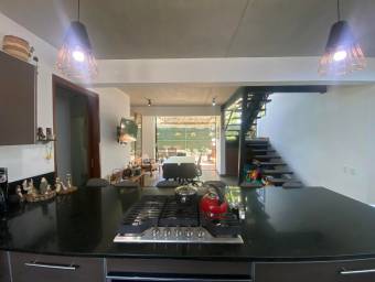 Se vende casa en Piedades Santa Ana 26-1396