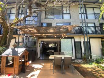 Se vende casa en Piedades Santa Ana 26-1396