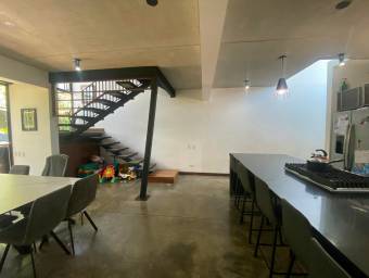 Se vende casa en Piedades Santa Ana 26-1396