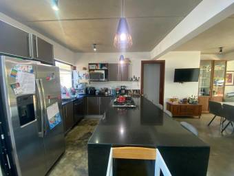 Se vende casa en Piedades Santa Ana 26-1396