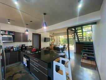 Se vende casa en Piedades Santa Ana 26-1396