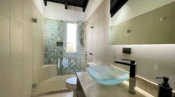 Condominio Moderno con Estudio Independiente en Bello Horizonte, Escazú