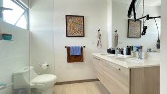 Oportunidad Llave en Mano Casa Moderna con Deck y Línea Blanca en Escazú