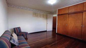 Venta de Casa de 3 Niveles en Montes de Oca-Mercedes. RAH 26-238