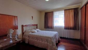 Venta de Casa de 3 Niveles en Montes de Oca-Mercedes. RAH 26-238