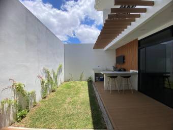 Se vende espaciosa casa en San Rafael Escazú 26-522
