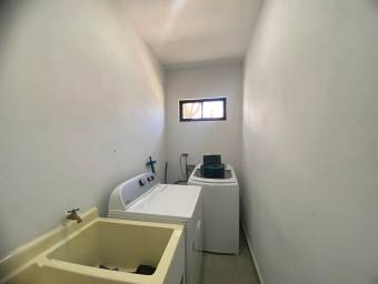 Se vende espaciosa casa en San Rafael Escazú 26-522