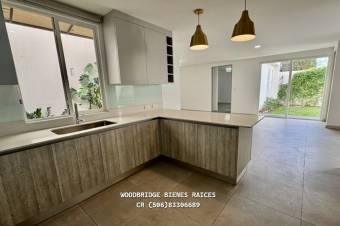 Casa en venta Santa Ana SJ Rio Oro $380.000 /año 2024
