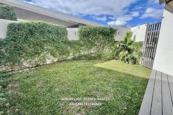 Casa en venta Santa Ana SJ Rio Oro $380.000 /año 2024