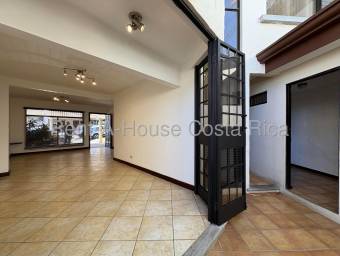 Casa grande en alquiler en Escazú, al mejor precio Casa grande en alquiler en Escazú, al mejor precio