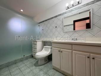 Casa grande en alquiler en Escazú, al mejor precio Casa grande en alquiler en Escazú, al mejor precio