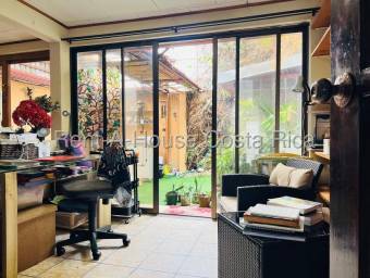 Venta de Casa en Ulloa, Heredia. RAH 26-1473