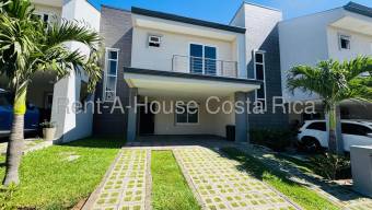 Se alquila casa con patio en San Rafael Escazú 26-1468