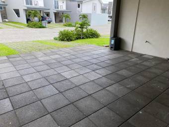 Se alquila casa con patio en San Rafael Escazú 26-1468